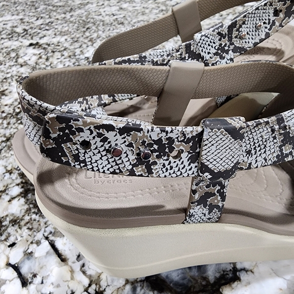 NWOT Brooklyn High Wedge Literide Adjustable Sandle Snake Print W7 Comfort - Picture 10 of 13
